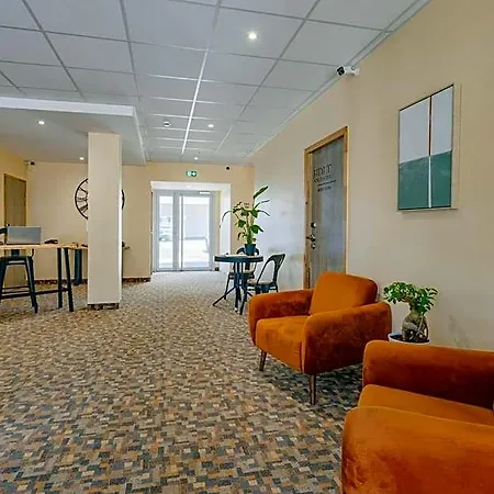 De Hotel 2*
